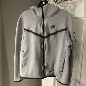 Nike tech size medium Grey